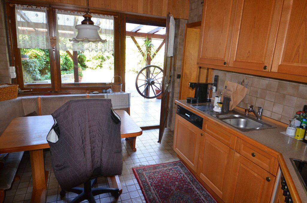 Immobilienangebot - Baesweiler - Wohnen - Großzügiges Einfamilienhaus mit Garage im Stadtzentrum