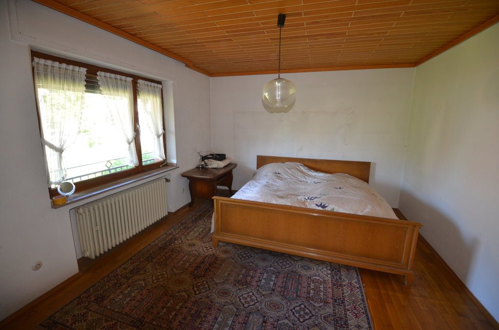 Immobilienangebot - Baesweiler - Wohnen - Großzügiges Einfamilienhaus mit Garage im Stadtzentrum