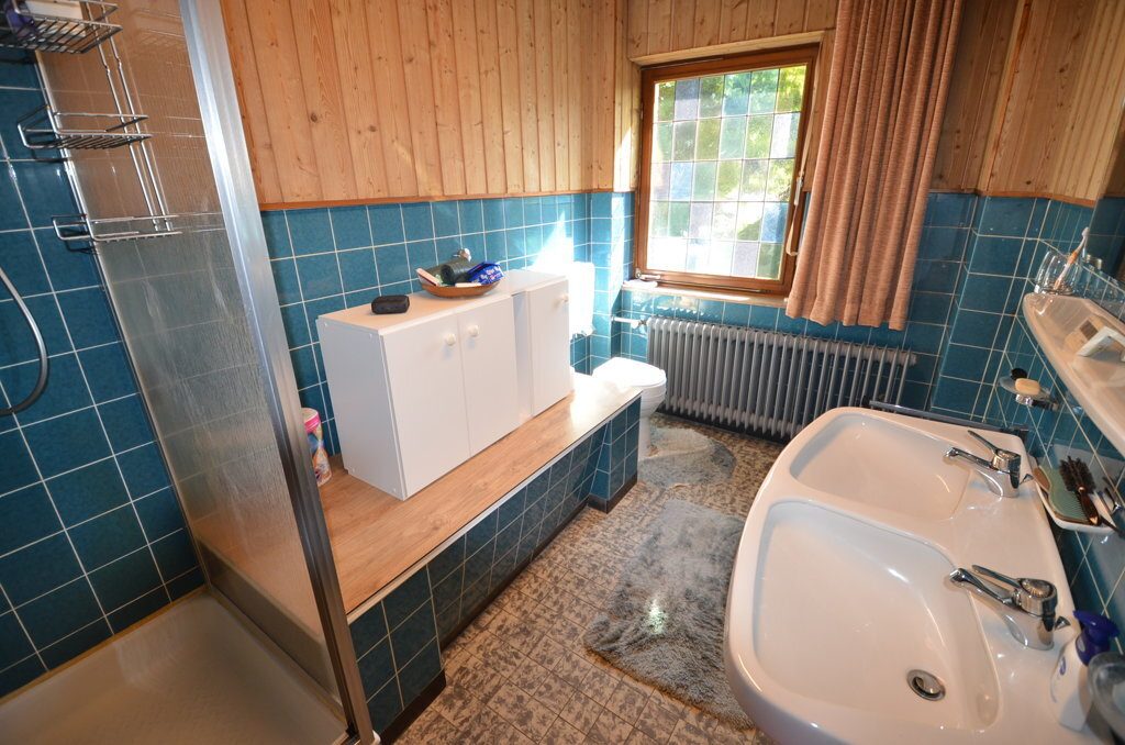 Immobilienangebot - Baesweiler - Wohnen - Großzügiges Einfamilienhaus mit Garage im Stadtzentrum