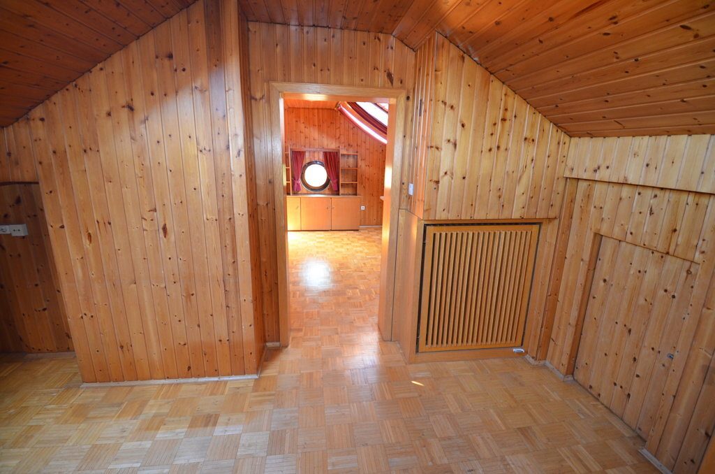 Immobilienangebot - Baesweiler - Wohnen - Großzügiges Einfamilienhaus mit Garage im Stadtzentrum