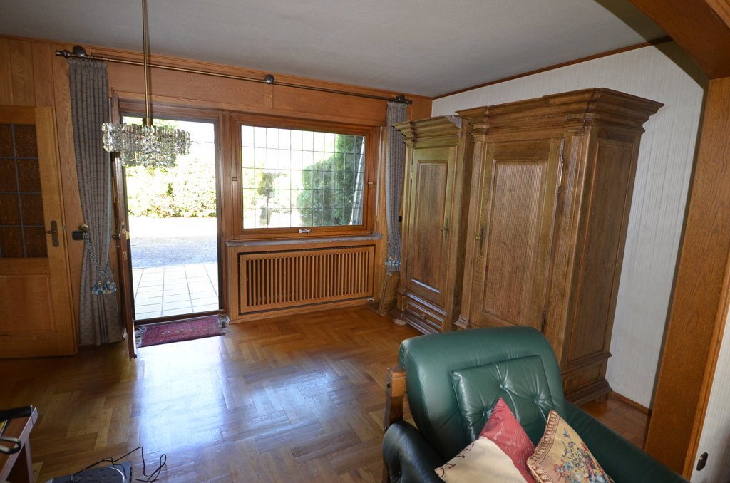 Immobilienangebot - Baesweiler - Wohnen - Großzügiges Einfamilienhaus mit Garage im Stadtzentrum