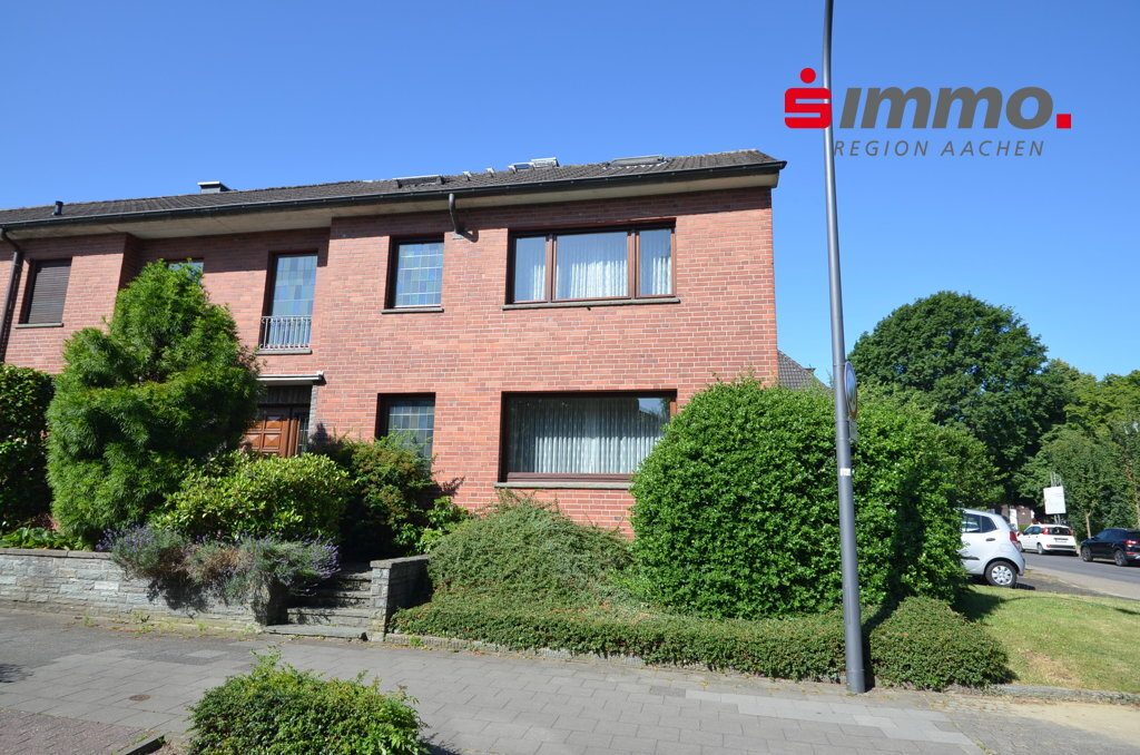 Immobilienangebot - Baesweiler - Wohnen - Großzügiges Einfamilienhaus mit Garage im Stadtzentrum