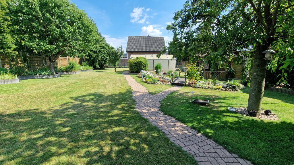 Immobilienangebot - Jülich - Wohnen - Freistehendes Einfamilienhaus mit großem Grundstück und separater Bauparzelle