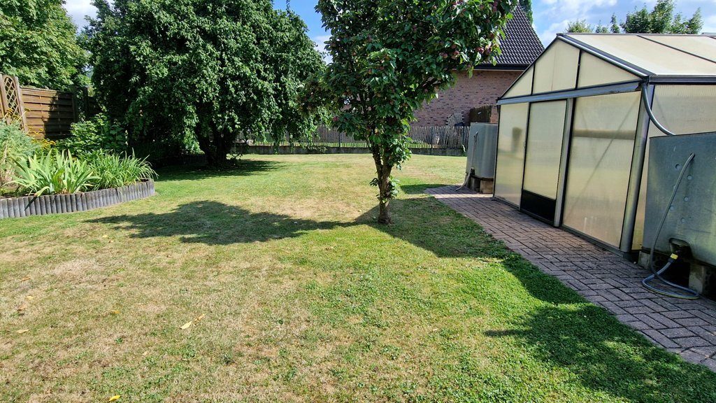Immobilienangebot - Jülich - Wohnen - Freistehendes Einfamilienhaus mit großem Grundstück und separater Bauparzelle