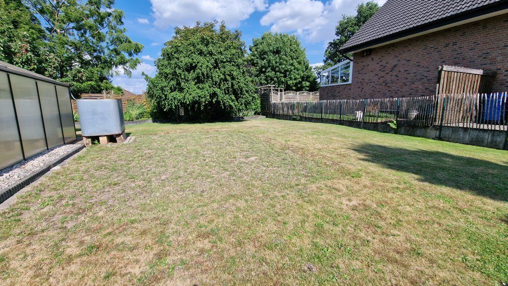 Immobilienangebot - Jülich - Wohnen - Freistehendes Einfamilienhaus mit großem Grundstück und separater Bauparzelle