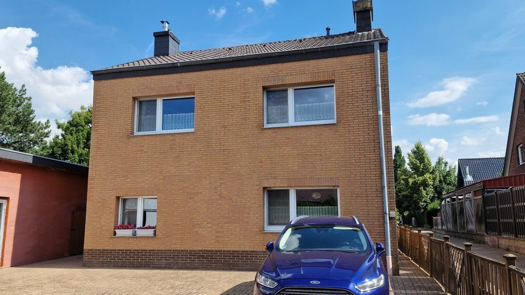 Immobilienangebot - Jülich - Wohnen - Freistehendes Einfamilienhaus mit großem Grundstück und separater Bauparzelle