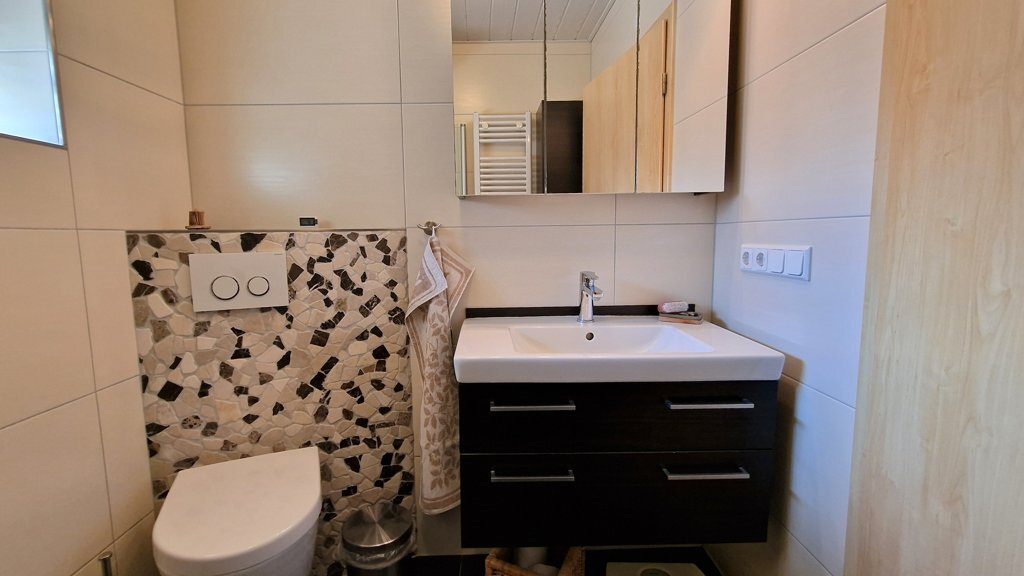 Immobilienangebot - Jülich - Wohnen - Freistehendes Einfamilienhaus mit großem Grundstück und separater Bauparzelle