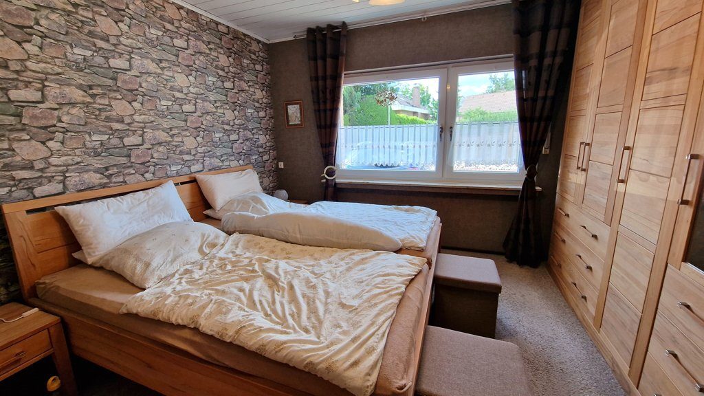 Immobilienangebot - Jülich - Wohnen - Freistehendes Einfamilienhaus mit großem Grundstück und separater Bauparzelle