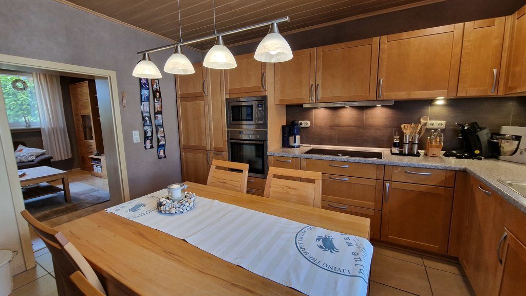 Immobilienangebot - Jülich - Wohnen - Freistehendes Einfamilienhaus mit großem Grundstück und separater Bauparzelle
