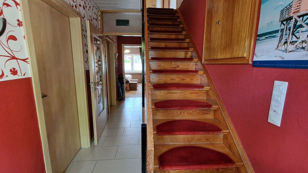 Immobilienangebot - Jülich - Wohnen - Freistehendes Einfamilienhaus mit großem Grundstück und separater Bauparzelle