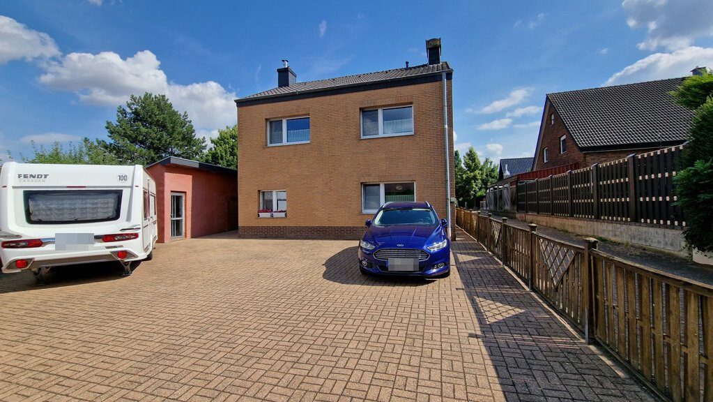Immobilienangebot - Jülich - Wohnen - Freistehendes Einfamilienhaus mit großem Grundstück und separater Bauparzelle