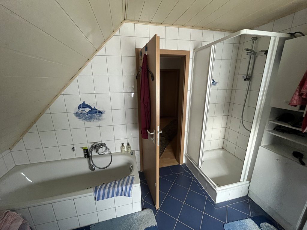 Immobilienangebot - Bedburg - Wohnen - Freistehendes Einfamilienhaus mit Garage und schönem Gartengrundstück