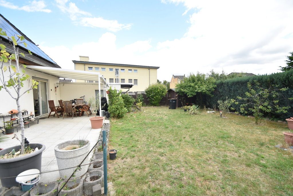 Immobilienangebot - Bedburg - Wohnen - Freistehendes Einfamilienhaus mit Garage und schönem Gartengrundstück