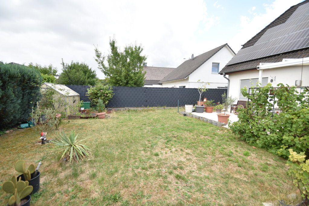 Immobilienangebot - Bedburg - Wohnen - Freistehendes Einfamilienhaus mit Garage und schönem Gartengrundstück