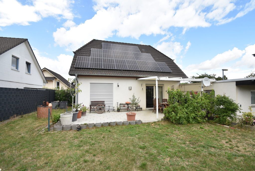 Immobilienangebot - Bedburg - Wohnen - Freistehendes Einfamilienhaus mit Garage und schönem Gartengrundstück