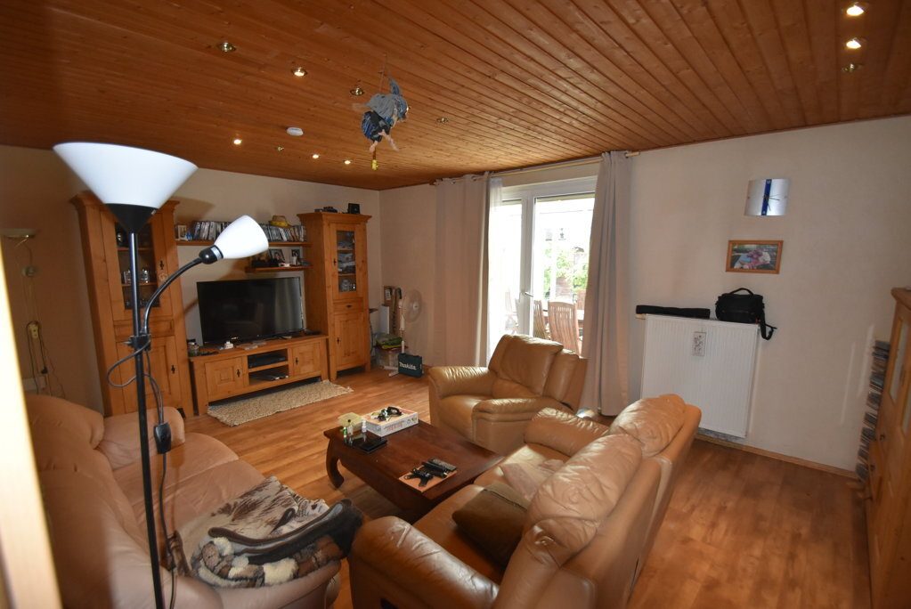 Immobilienangebot - Bedburg - Wohnen - Freistehendes Einfamilienhaus mit Garage und schönem Gartengrundstück