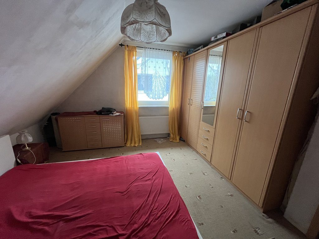 Immobilienangebot - Bedburg - Wohnen - Freistehendes Einfamilienhaus mit Garage und schönem Gartengrundstück