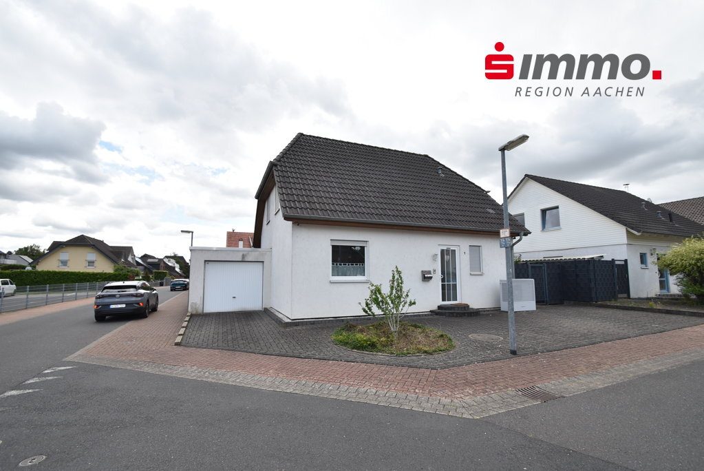 Immobilienangebot - Bedburg - Wohnen - Freistehendes Einfamilienhaus mit Garage und schönem Gartengrundstück