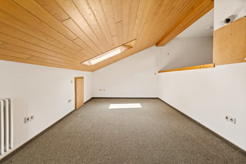 Immobilienangebot - Aachen - Wohnen - Attraktives Einfamilienhaus mit sonnigem Grundstück
in sehr beliebter und ruhiger Wohnlage