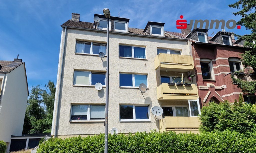 Immobilienangebot - Aachen - Wohnen - Ideal als Studenten WG!
Renovierungsbedürftige 4 Zimmerwohnung mit Garage in direkter Nähe zur RWTH
