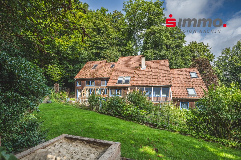 Immobilienangebot - Aachen - Wohnen - Aachen Südviertel!
Großes Wohnhaus mit flexiblen Nutzungsmöglichkeiten in absolut ruhiger Lage