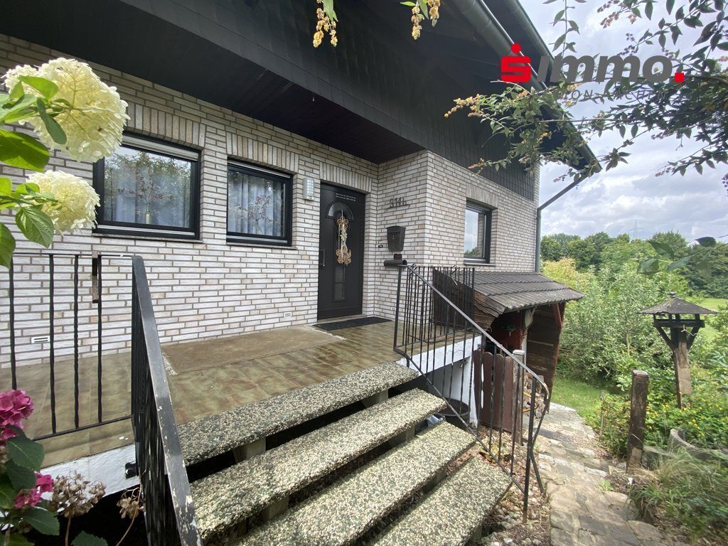 Immobilienangebot - Eschweiler - Wohnen - Großzügiges Einfamilienhaus mit Einliegerwohnung und 2 Garagen in ruhiger Wohnlage