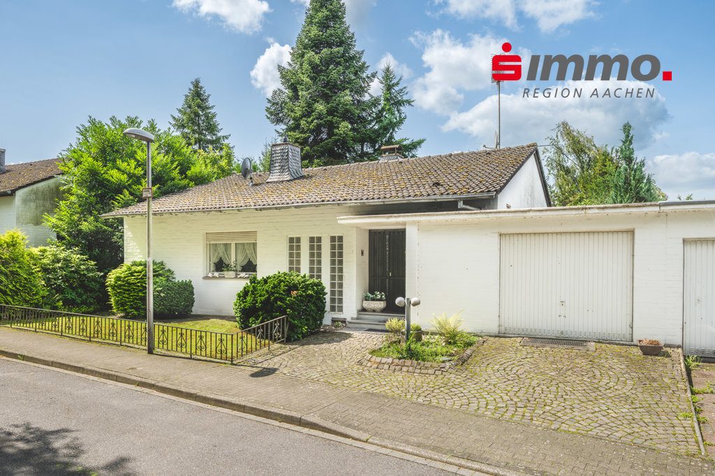 Immobilienangebot - Aachen - Wohnen - Freistehendes Einfamilienhaus mit traumhaftem Grundstück und Garage in Aachen-Vaalserquartier