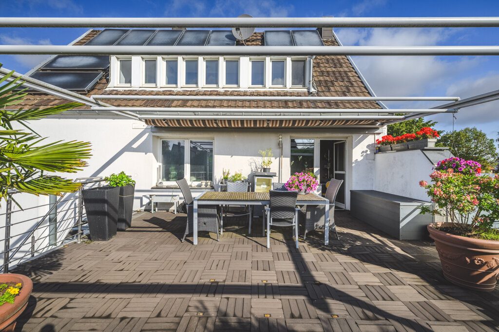 Immobilienangebot - Aldenhoven - Wohnen - Großes, freistehendes Einfamilienhaus mit Einliegerwohnung und Garage  in Siersdorf