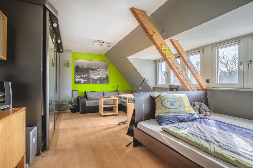 Immobilienangebot - Aldenhoven - Wohnen - Großes, freistehendes Einfamilienhaus mit Einliegerwohnung und Garage  in Siersdorf
