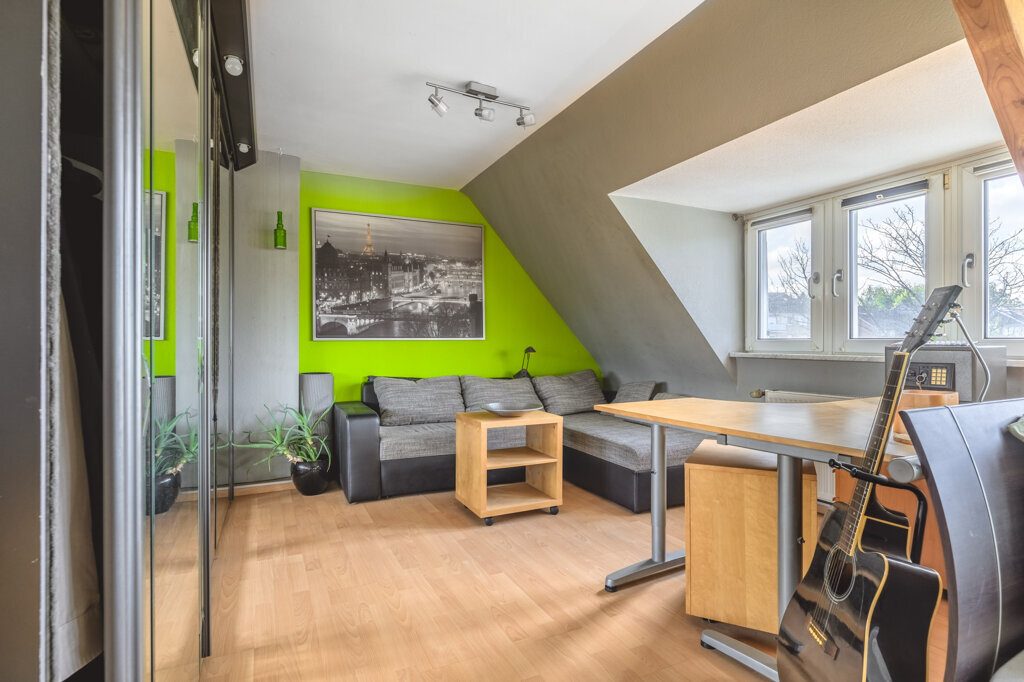 Immobilienangebot - Aldenhoven - Wohnen - Großes, freistehendes Einfamilienhaus mit Einliegerwohnung und Garage  in Siersdorf