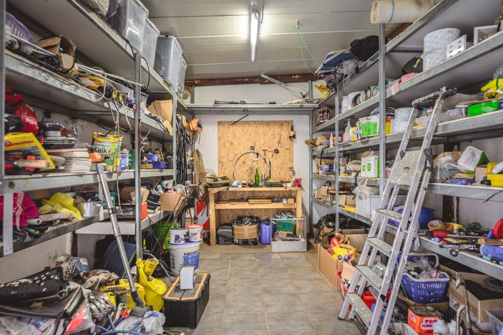 Immobilienangebot - Aldenhoven - Wohnen - Großes, freistehendes Einfamilienhaus mit Einliegerwohnung und Garage  in Siersdorf