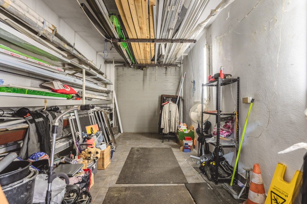 Immobilienangebot - Aldenhoven - Wohnen - Großes, freistehendes Einfamilienhaus mit Einliegerwohnung und Garage  in Siersdorf