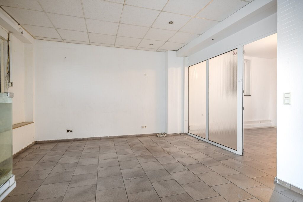 Immobilienangebot - Aldenhoven - Wohnen - Großes, freistehendes Einfamilienhaus mit Einliegerwohnung und Garage  in Siersdorf