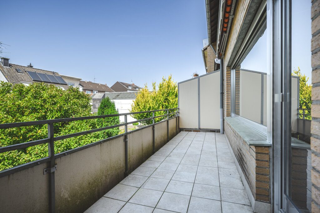 Immobilienangebot - Mönchengladbach - Wohnen - Attraktives Einfamilienhaus für die Familie!
Sonniges Grundstück mit schönem Garten, Doppelgarage
und zusätzlicher Ausbaureserve im Dachgeschoss