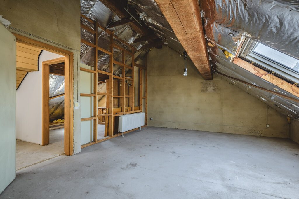 Immobilienangebot - Mönchengladbach - Wohnen - Attraktives Einfamilienhaus für die Familie!
Sonniges Grundstück mit schönem Garten, Doppelgarage
und zusätzlicher Ausbaureserve im Dachgeschoss
