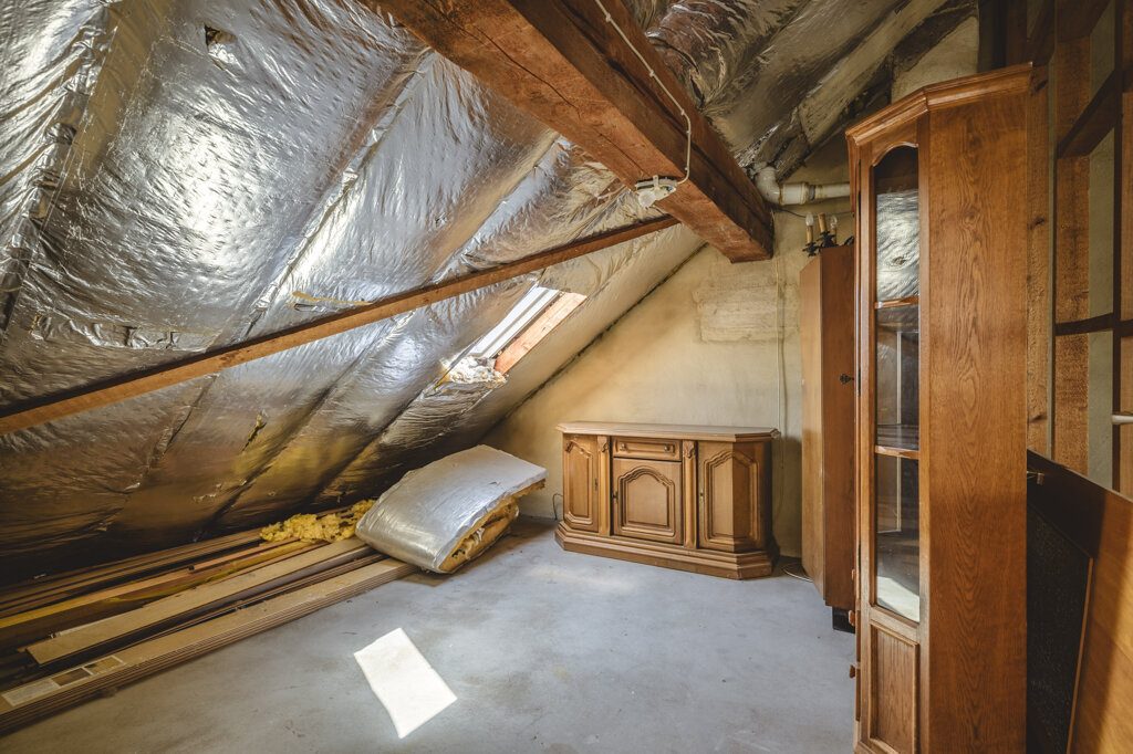Immobilienangebot - Mönchengladbach - Wohnen - Attraktives Einfamilienhaus für die Familie!
Sonniges Grundstück mit schönem Garten, Doppelgarage
und zusätzlicher Ausbaureserve im Dachgeschoss