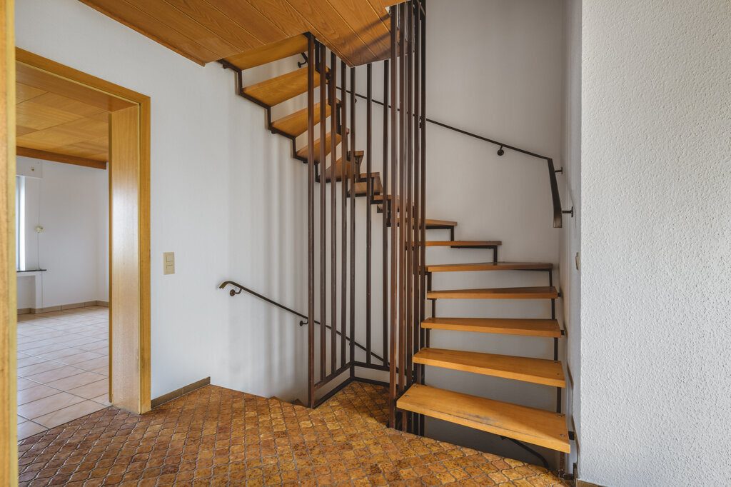 Immobilienangebot - Mönchengladbach - Wohnen - Attraktives Einfamilienhaus für die Familie!
Sonniges Grundstück mit schönem Garten, Doppelgarage
und zusätzlicher Ausbaureserve im Dachgeschoss