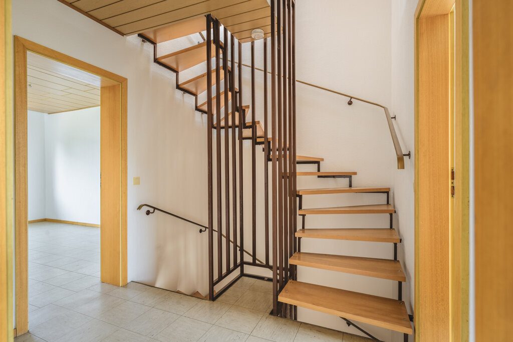 Immobilienangebot - Mönchengladbach - Wohnen - Attraktives Einfamilienhaus für die Familie!
Sonniges Grundstück mit schönem Garten, Doppelgarage
und zusätzlicher Ausbaureserve im Dachgeschoss