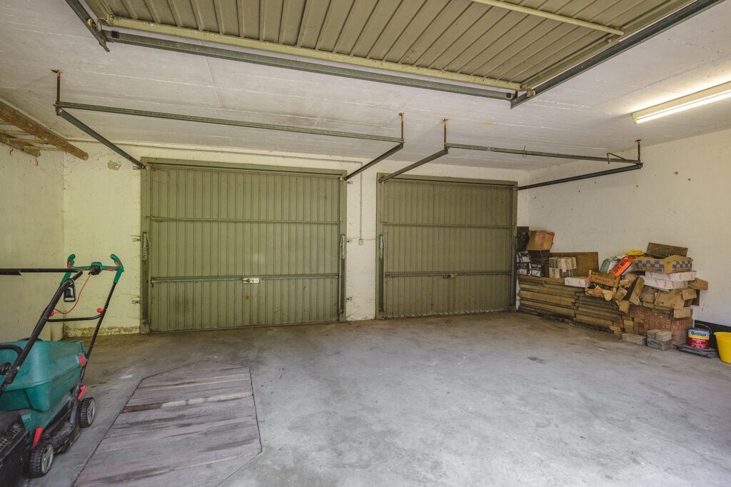 Immobilienangebot - Mönchengladbach - Wohnen - Attraktives Einfamilienhaus für die Familie!
Sonniges Grundstück mit schönem Garten, Doppelgarage
und zusätzlicher Ausbaureserve im Dachgeschoss