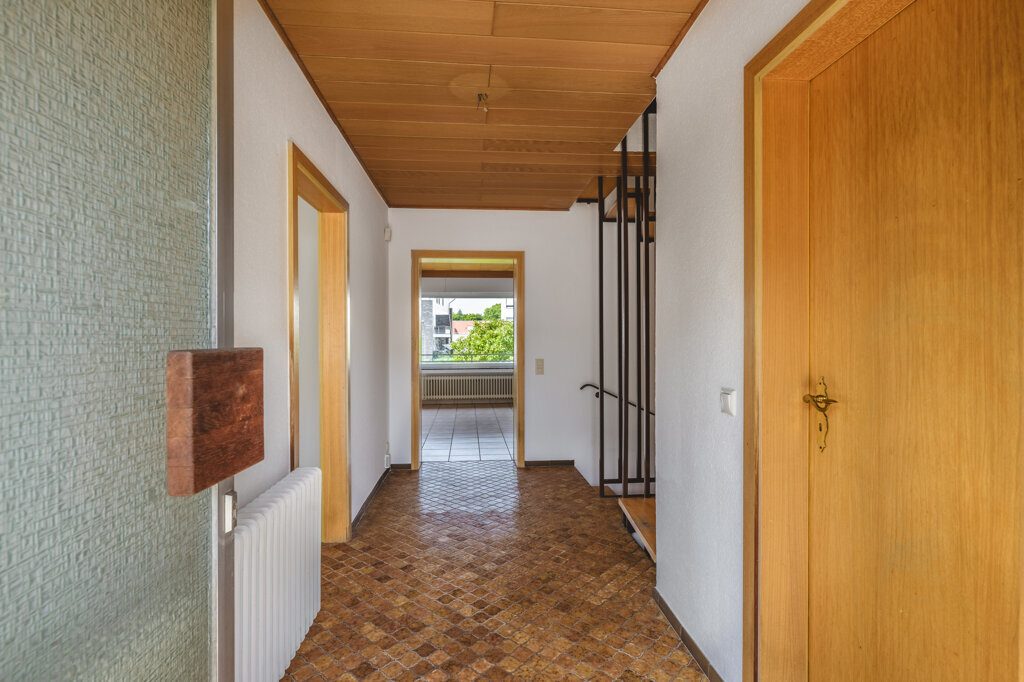 Immobilienangebot - Mönchengladbach - Wohnen - Attraktives Einfamilienhaus für die Familie!
Sonniges Grundstück mit schönem Garten, Doppelgarage
und zusätzlicher Ausbaureserve im Dachgeschoss