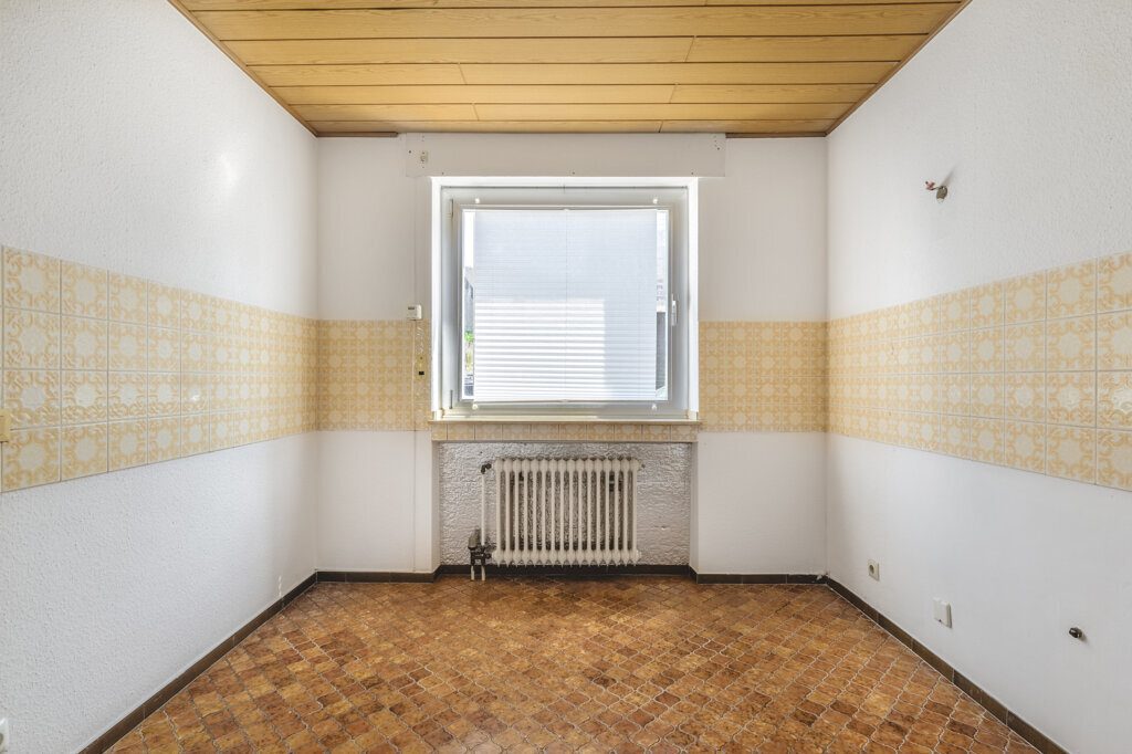 Immobilienangebot - Mönchengladbach - Wohnen - Attraktives Einfamilienhaus für die Familie!
Sonniges Grundstück mit schönem Garten, Doppelgarage
und zusätzlicher Ausbaureserve im Dachgeschoss