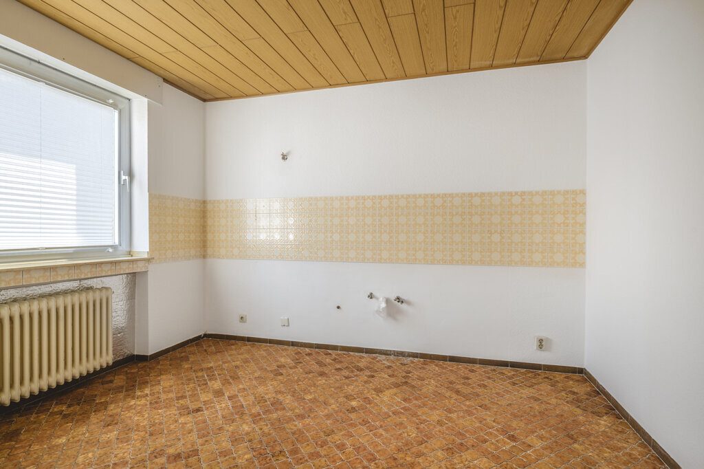 Immobilienangebot - Mönchengladbach - Wohnen - Attraktives Einfamilienhaus für die Familie!
Sonniges Grundstück mit schönem Garten, Doppelgarage
und zusätzlicher Ausbaureserve im Dachgeschoss