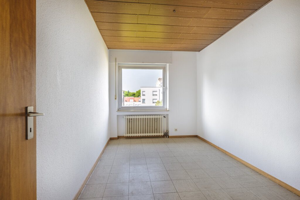 Immobilienangebot - Mönchengladbach - Wohnen - Attraktives Einfamilienhaus für die Familie!
Sonniges Grundstück mit schönem Garten, Doppelgarage
und zusätzlicher Ausbaureserve im Dachgeschoss