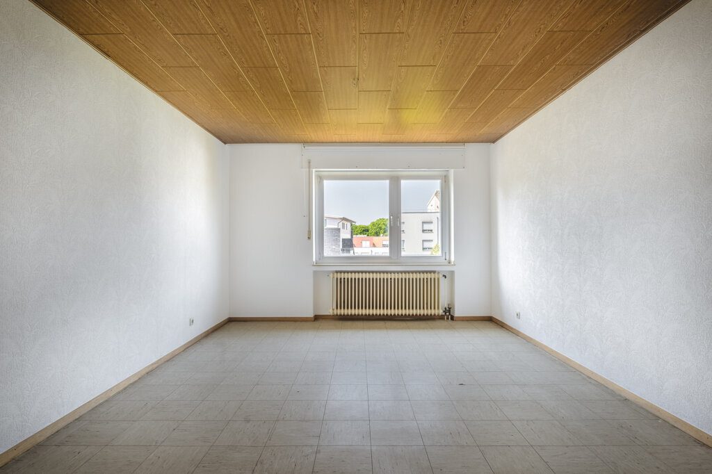 Immobilienangebot - Mönchengladbach - Wohnen - Attraktives Einfamilienhaus für die Familie!
Sonniges Grundstück mit schönem Garten, Doppelgarage
und zusätzlicher Ausbaureserve im Dachgeschoss