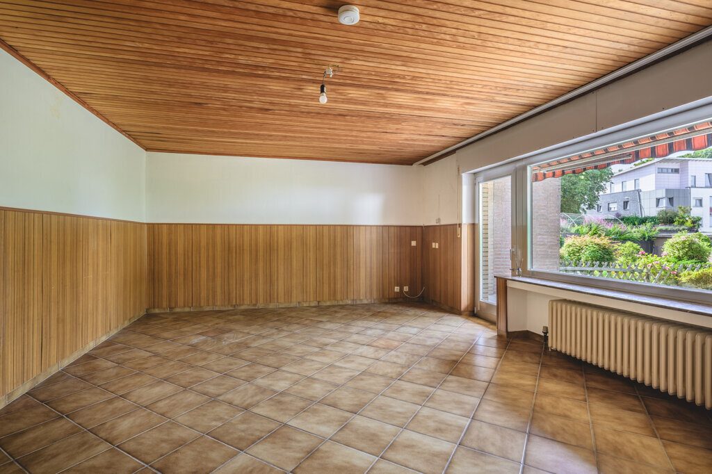Immobilienangebot - Mönchengladbach - Wohnen - Attraktives Einfamilienhaus für die Familie!
Sonniges Grundstück mit schönem Garten, Doppelgarage
und zusätzlicher Ausbaureserve im Dachgeschoss