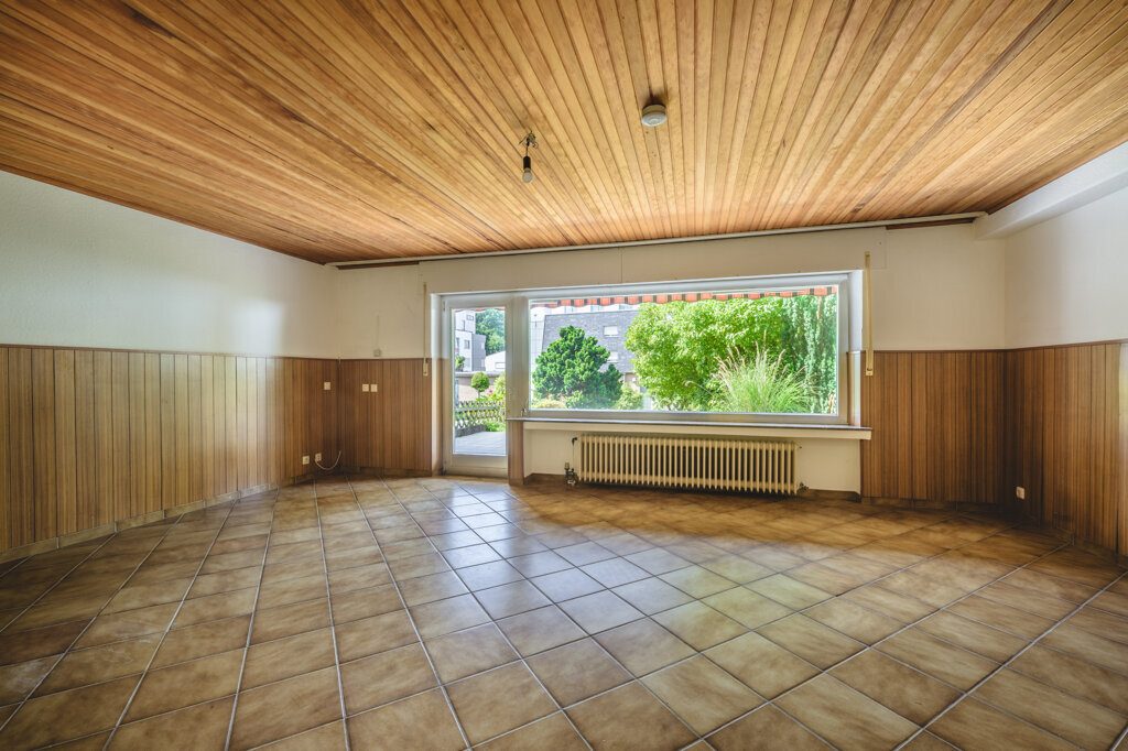 Immobilienangebot - Mönchengladbach - Wohnen - Attraktives Einfamilienhaus für die Familie!
Sonniges Grundstück mit schönem Garten, Doppelgarage
und zusätzlicher Ausbaureserve im Dachgeschoss