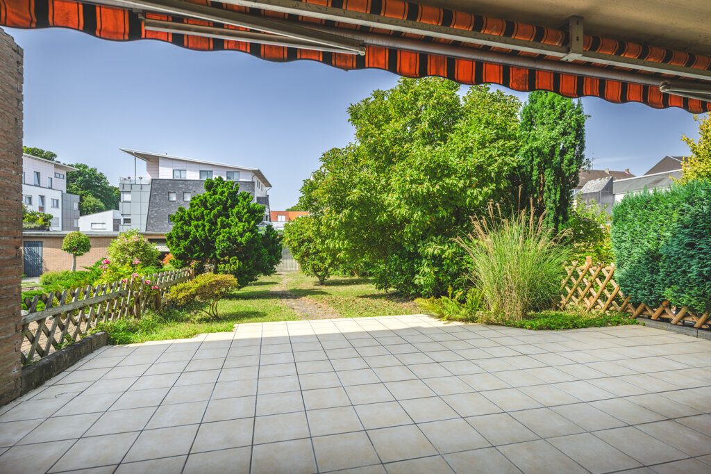 Immobilienangebot - Mönchengladbach - Wohnen - Attraktives Einfamilienhaus für die Familie!
Sonniges Grundstück mit schönem Garten, Doppelgarage
und zusätzlicher Ausbaureserve im Dachgeschoss
