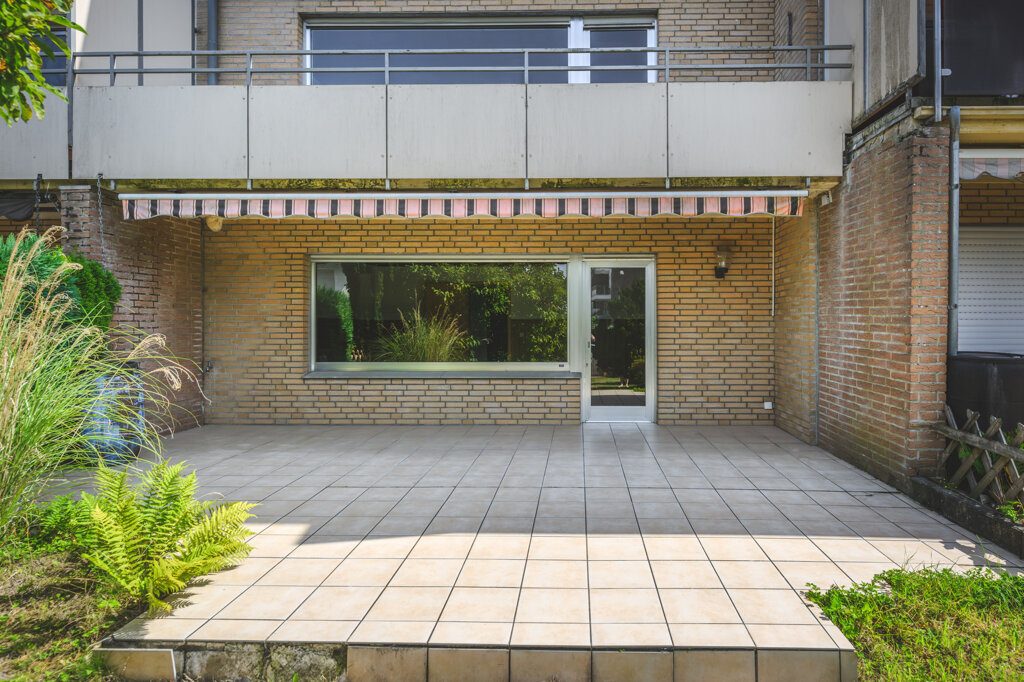 Immobilienangebot - Mönchengladbach - Wohnen - Attraktives Einfamilienhaus für die Familie!
Sonniges Grundstück mit schönem Garten, Doppelgarage
und zusätzlicher Ausbaureserve im Dachgeschoss