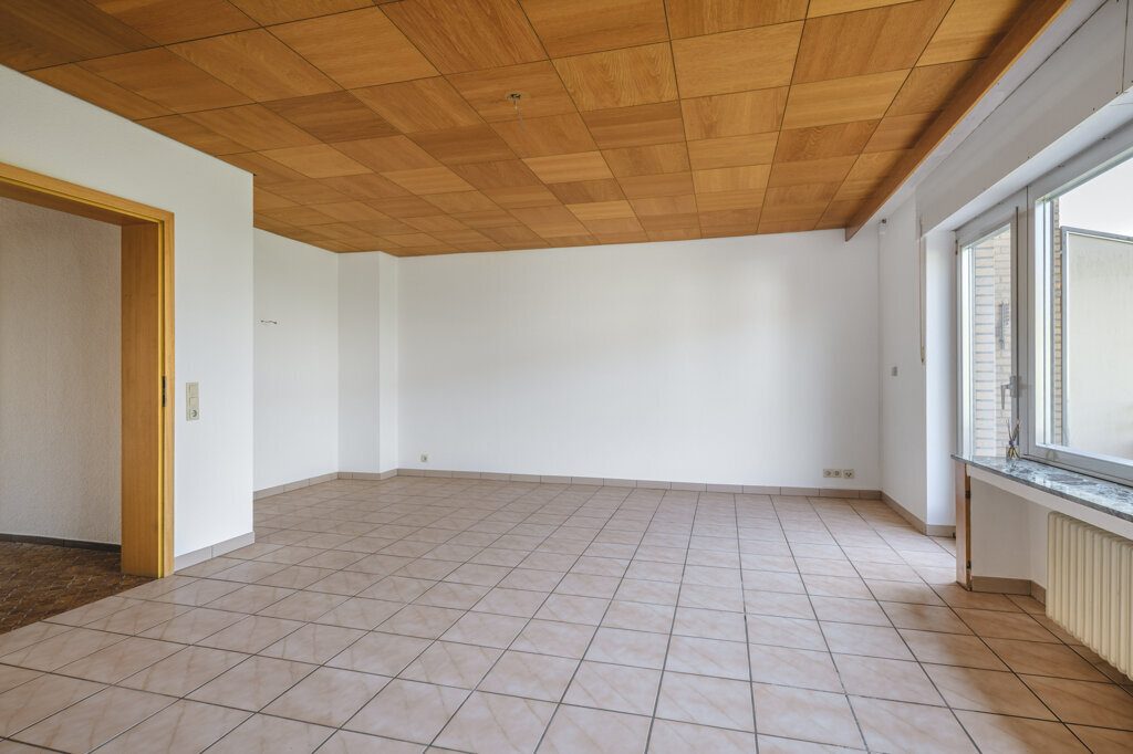 Immobilienangebot - Mönchengladbach - Wohnen - Attraktives Einfamilienhaus für die Familie!
Sonniges Grundstück mit schönem Garten, Doppelgarage
und zusätzlicher Ausbaureserve im Dachgeschoss