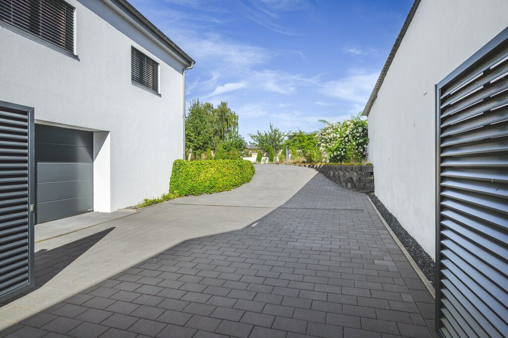 Immobilienangebot - Würselen - Wohnen - Linden Neusen!
Luxuriöses Einfamilienhaus mit Einliegerwohnung und zusätzlichem Mehrfamilienhaus